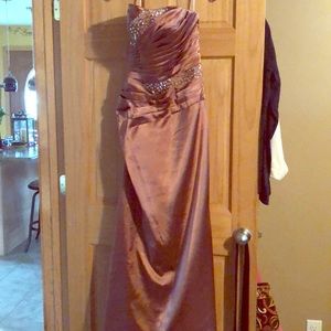 APXPF Woman’s Size 6 Gown (bought - Never worn)